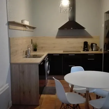 Chez Carca, Au Pied De La Cite De 아파트